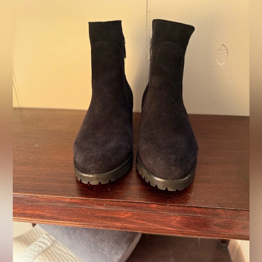 La Canadienne Black Suede women’s ankle Boots, size 6.5